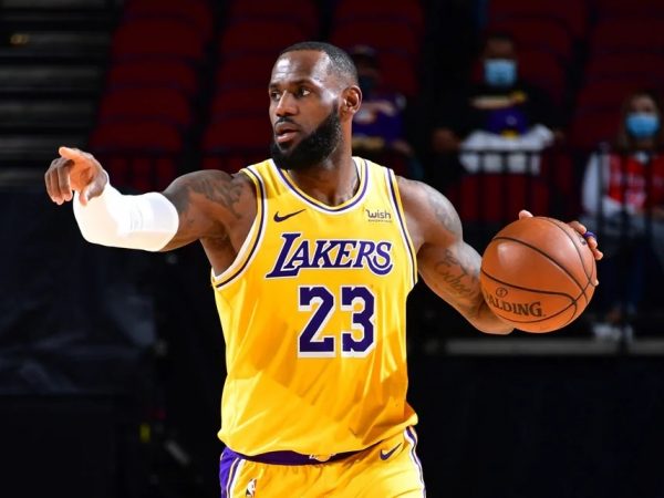 LeBron James continúa en Los Ángeles Lakers.