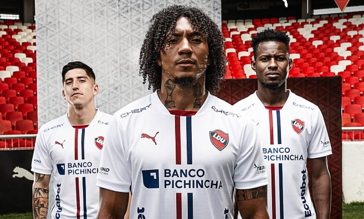 Liga de Quito sorprende a sus hinchas con camiseta especial de aniversario