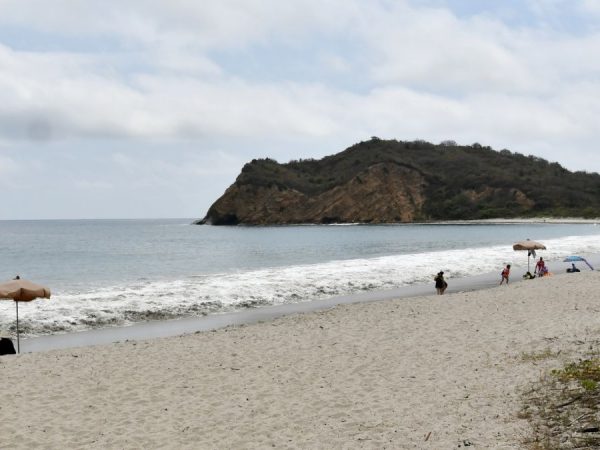 Los Frailes, playa ubicada en la provincia de Manabí, lidera el ranking de las mejores playas del Pacífico. (API)