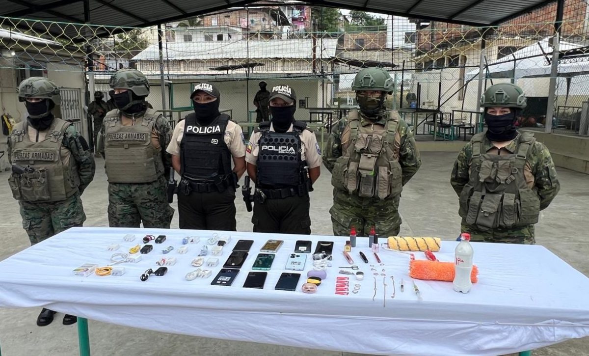 Los artículos decomisados en la cárcel de mujeres en Portoviejo quedaron bajo custodia policial.