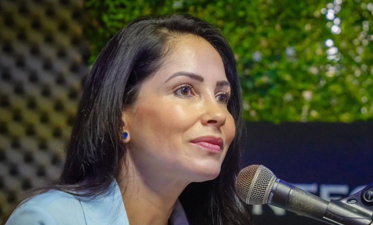 Luisa González descarta que haya crisis en Revolución Ciudadana, pese a la salida de seis de sus legisladores. (X).