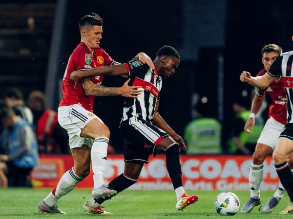 Manchester United eliminado por Grimsby Town en penales en la Carabao Cup