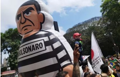 Manifestación celebrando el arresto del expresidente de Brasil Jair Bolsonaro. FOTO: Europa Press.