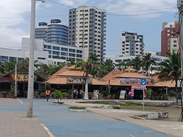 La inseguridad en Manta afecta de forma directa al turismo y al comercio, con disminución de visitantes y cancelación de eventos.