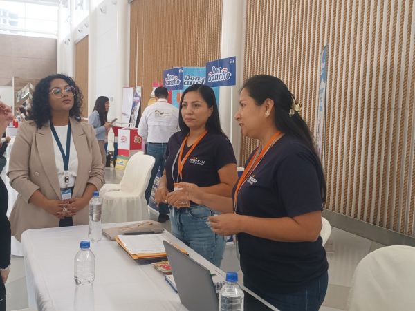 La Feria de Empleabilidad 2025 en Manta conecta a más de 600 aspirantes con 21 empresas que ofrecen vacantes.