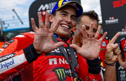 Marc Márquez ganó el sprint de Chequia tras una polémica estrategia por la presión de neumáticos
