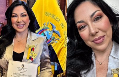 Mariana Bermúdez, psicóloga manabita que reside en Estados Unidos, recibe un reconocimiento de la Asamblea Nacional.