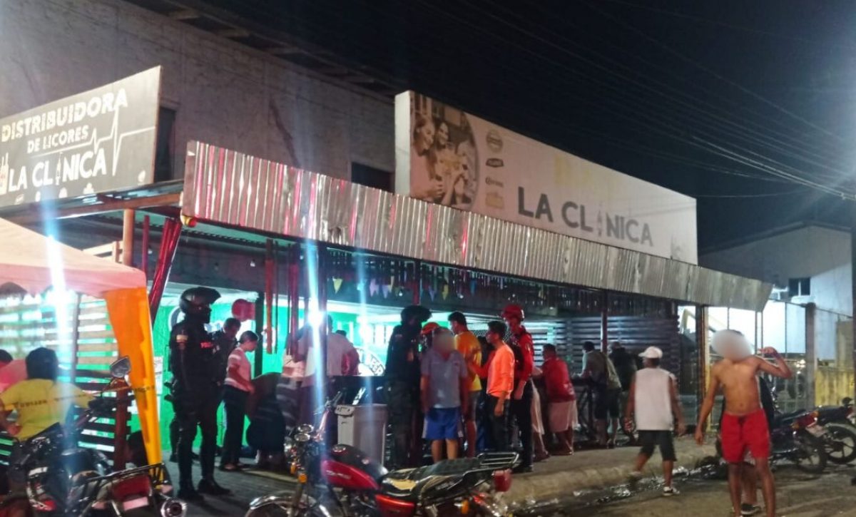 Masacre en El Empalme deja aproximadamente 11 muertos y cuatro heridos, el crimen ocurrió en una licorería. (El Diario).