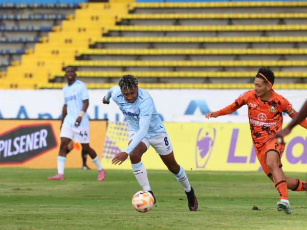 Mauricio Alonso y Jostin Bravo anotan en el 1-1 entre Católica y Libertad en el Olímpico Atahualpa
