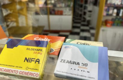 En las farmacias, se comercializan varios tipos de medicinas, conocidas como la "pastilla azul".