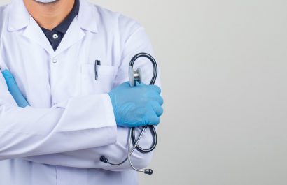 Médicos del sector público enfrentan amenazas y extorsiones