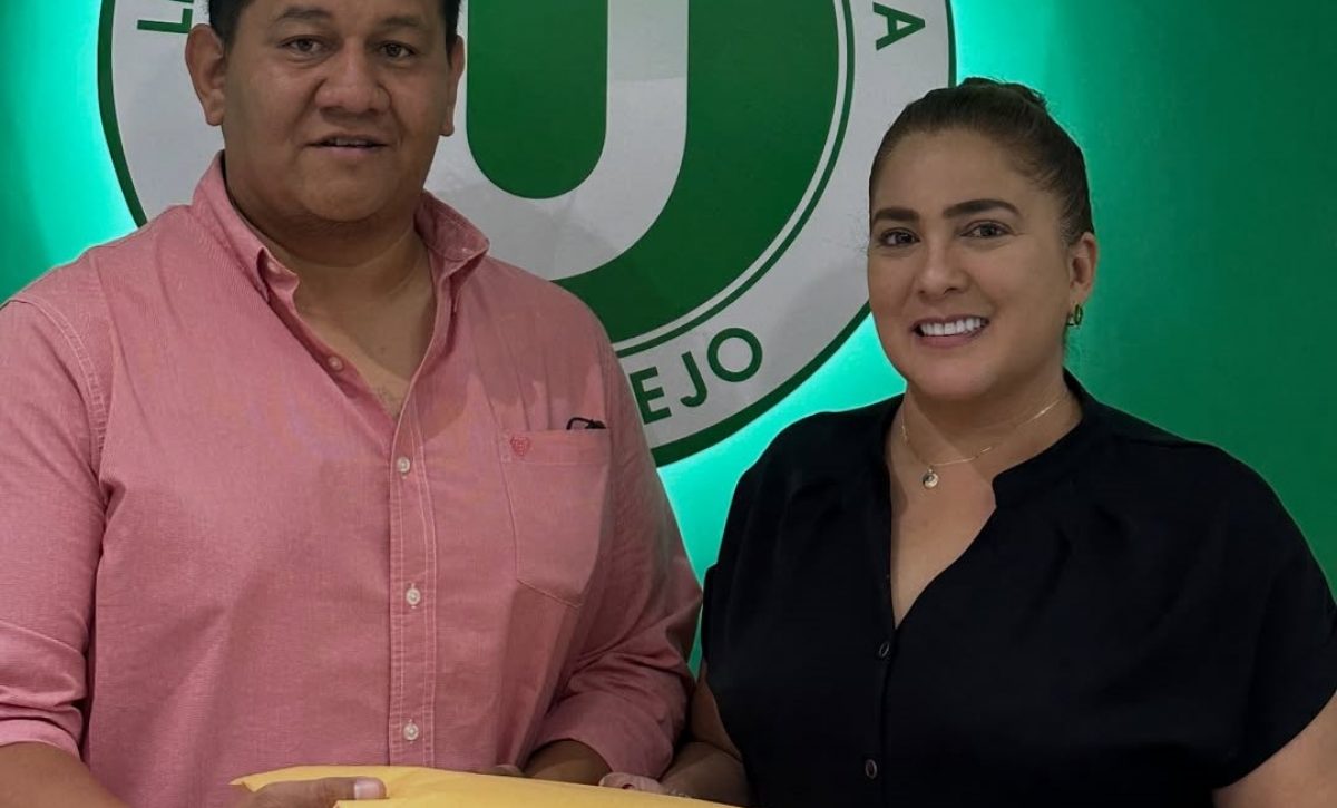 Mónica Zamora inscribe candidatura única para reelección en Liga Deportiva Universitaria de Portoviejo