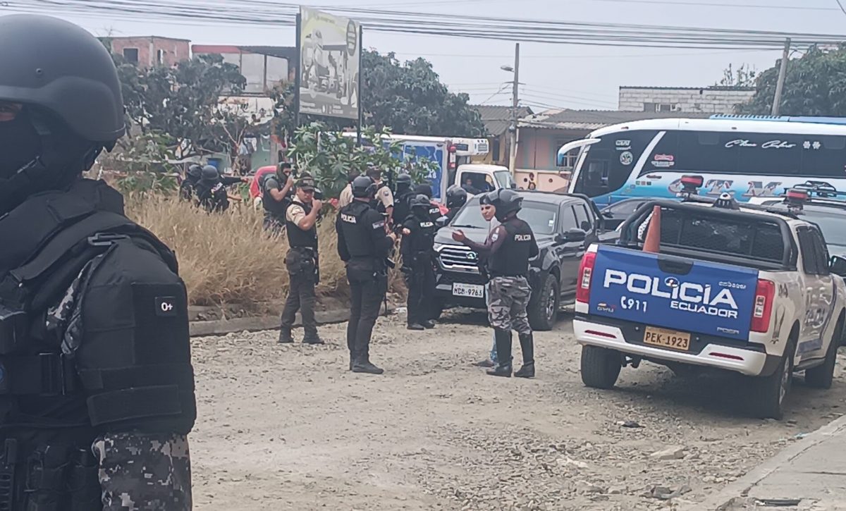 En menos de 24 horas, la Policía enfrentó tres ataques violentos en Manta, incluyendo disparos y el lanzamiento de un explosivo.