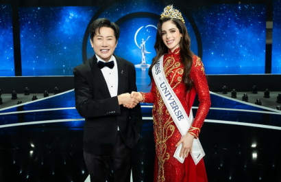 Mr. Nawat  y Fátima Bosch posaron juntos tras la gala final de Miss Universo.