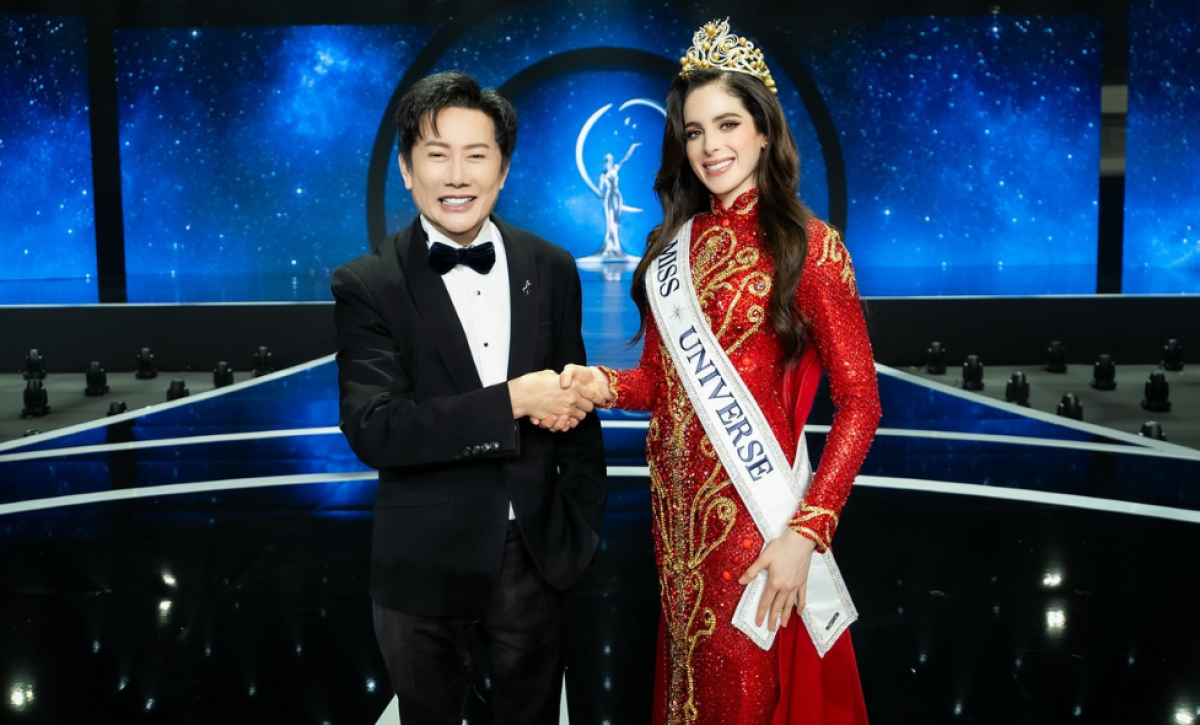 Mr. Nawat  y Fátima Bosch posaron juntos tras la gala final de Miss Universo.