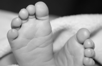 El bebé fue hospitalizado, pero los médicos no lograron salvarlo.