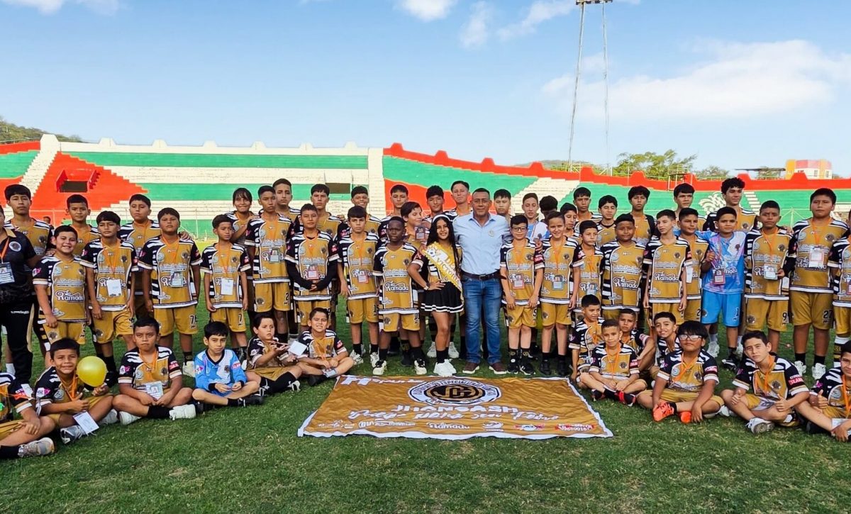 Mundialito Portoviejo Cup 2025 arranca con éxito en siete estadios de Manabí