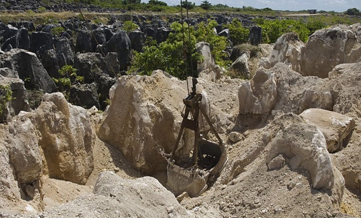 Naurú, oficialmente la República de Nauru, es un pequeño Estado insular de Micronesia ubicado en el océano Pacífico central,
