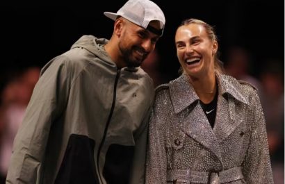 Nick Kyrgios y Aryna Sabalenka en el duelo de exhibición. FOTO: Europa Press.