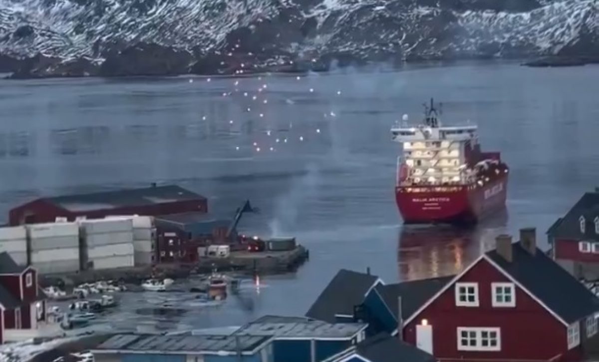 Nuuk, capital de Groelandia, celebró la partida del Arctic Umiaq Line “Sarfaq Ittuk” y del carguero real danés “Mary Arctica”.