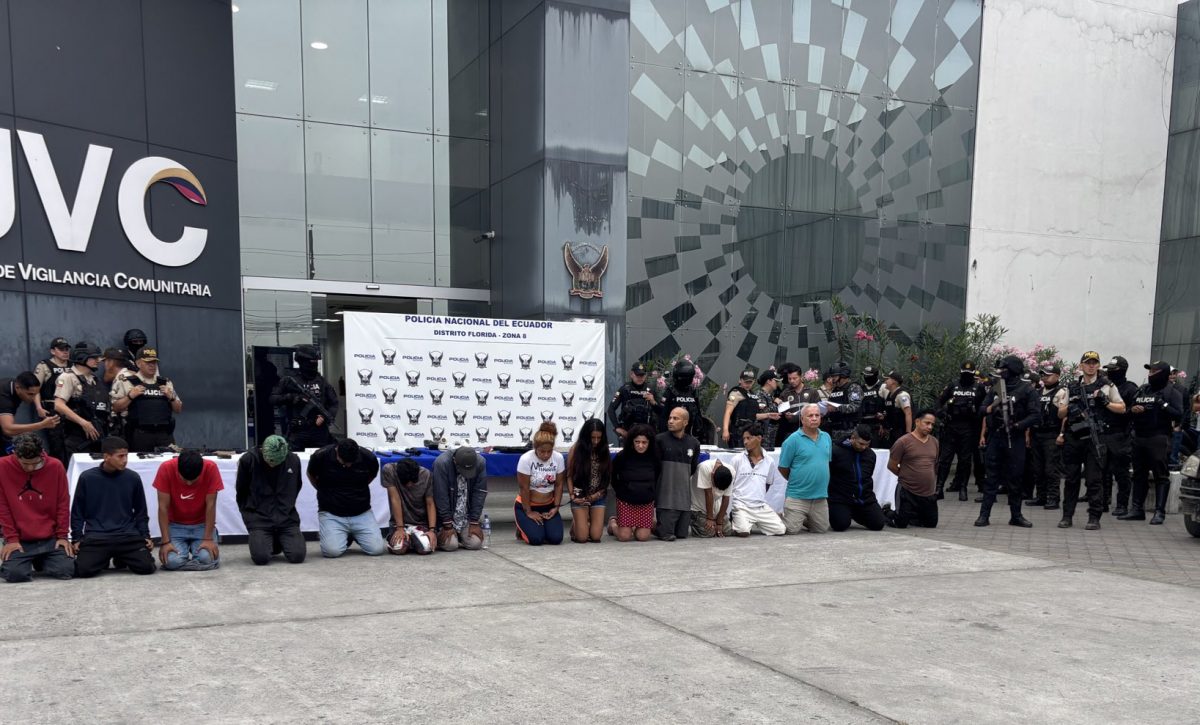 Operativo Apolo 24: Más de 20 sujetos detenidos, armas incautadas y dinero en efectivo tras allanamientos en Guayaquil