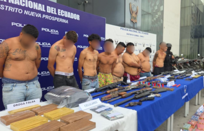 El operativo dejó varias personas detenidas.