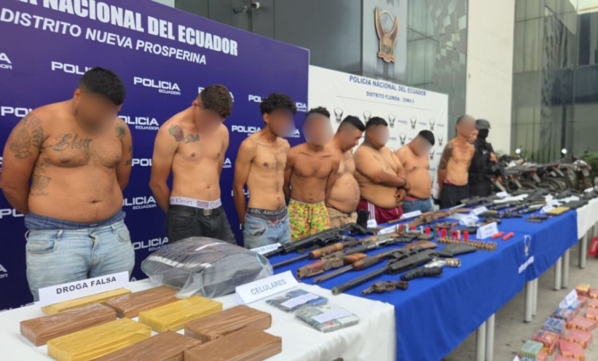 El operativo dejó varias personas detenidas.