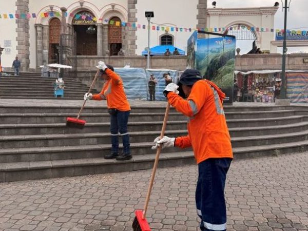 Operativo de limpieza en El Quinche recoge desechos equivalentes a 250 familias en una semana
