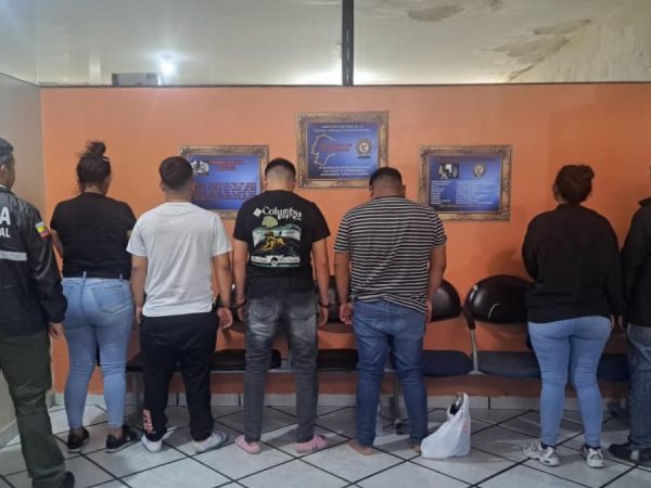 Operativo en El Avenidazo culmina con detención de presuntos “lanceros” y recuperación de cerca de 40 celulares en Portoviejo.