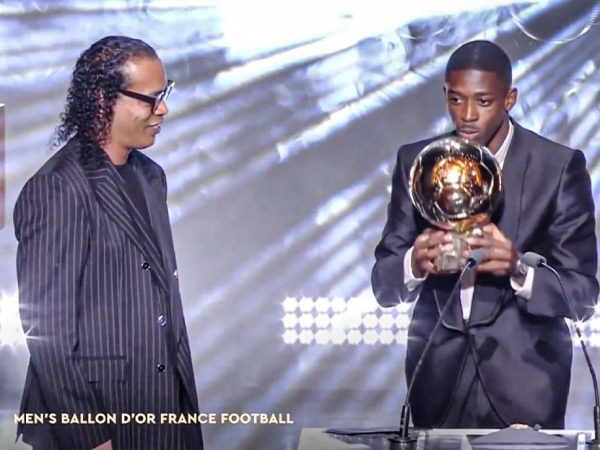 Ousmane Dembélé gana el Balón de Oro 2025 y lo recibió de la mano de Ronaldinho.