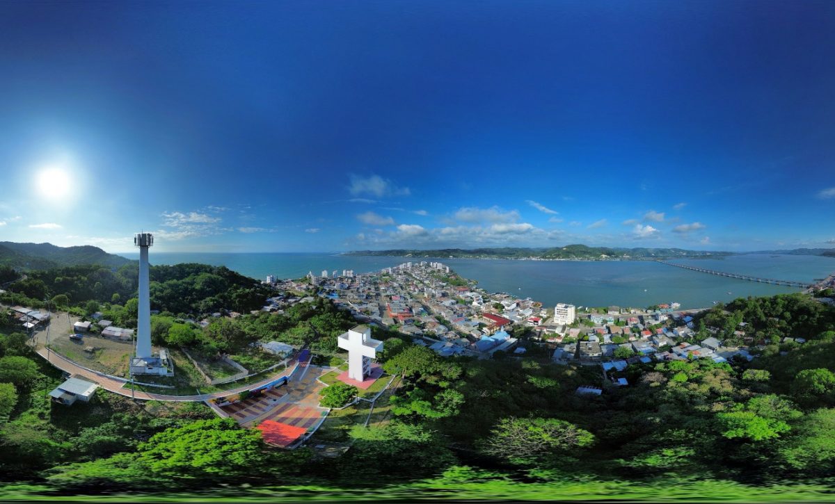 El mirador La Cruz en la zona alta de Bahía de Caráquez.