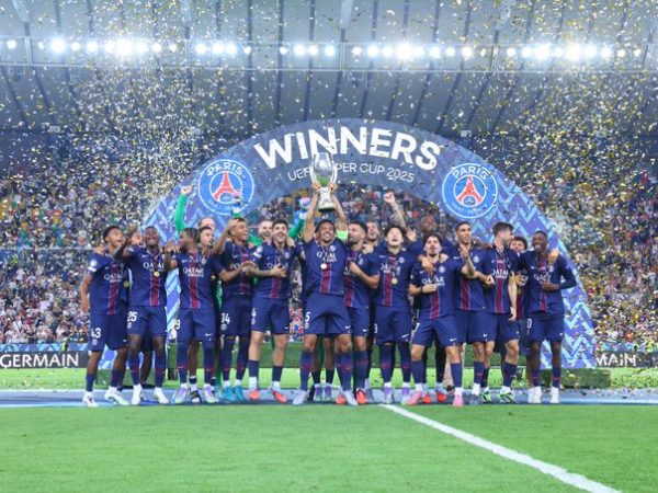 PSG con Pacho es campeón de la Supercopa de Europa 2025 tras vencer en penales al Tottenham