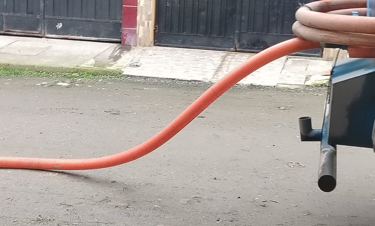 “Pagamos y no llega agua” vecinos denuncian cobros pese a la falta del servicio en Santo Domingo