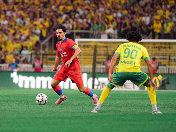 París Saint-Germain con Pacho en la banca supera a Nantes 0-1 en el arranque de la Ligue 1