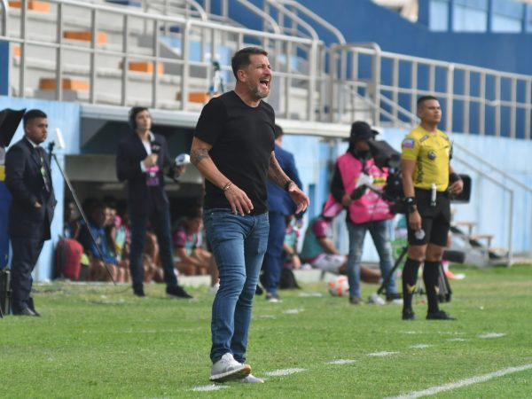 Patricio Urrutia revitaliza al Delfín y lo acerca a zona de clasificación.