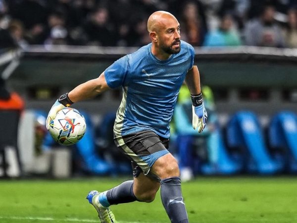 Pepe Reina anuncia su retiro del fútbol profesional a los 42 años