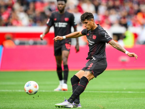 Piero Hincapié brilla en la derrota de Bayer Leverkusen ante Hoffenheim.
