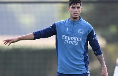 Piero Hincapié vuelve a los entrenamientos con Arsenal.