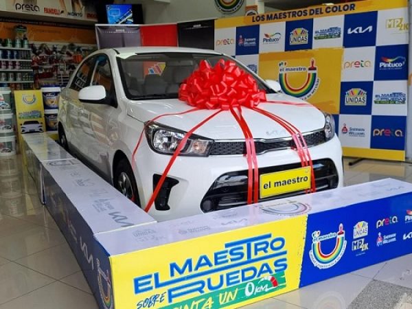 Clientes de Pinturas El Maestro participan en sorteo de Kia nuevo en Manabí
