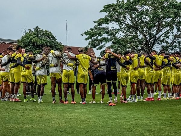 Plantilla de Barcelona SC paraliza entrenamientos ante deudas salariales recurrentes