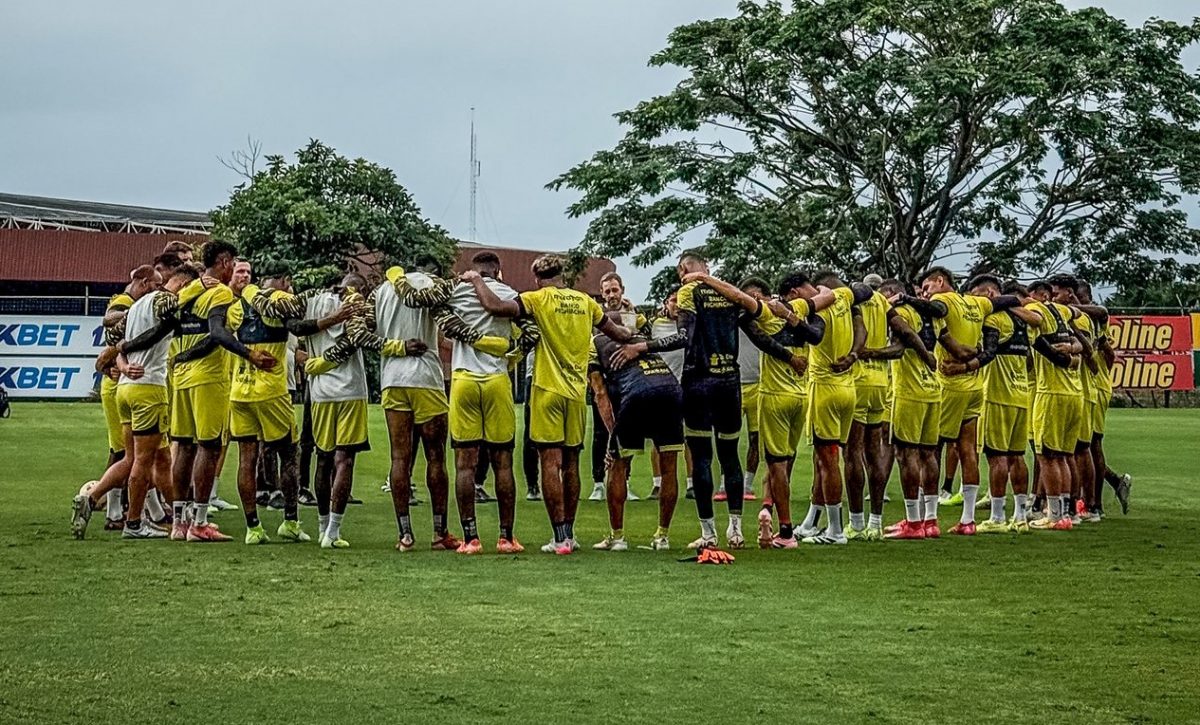 Plantilla de Barcelona SC paraliza entrenamientos ante deudas salariales recurrentes