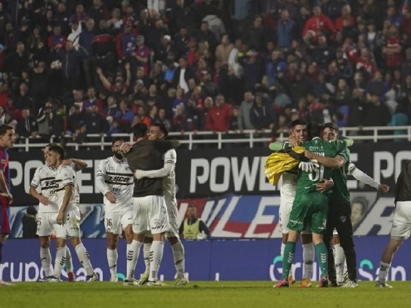 Platense elimina a San Lorenzo y se medirá con Huracán en la final del Apertura.