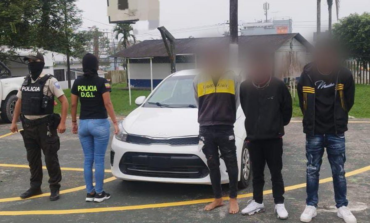 Policía aprehende a tres hombres por presunto robo a persona en la vía Santo Domingo - El Carmen