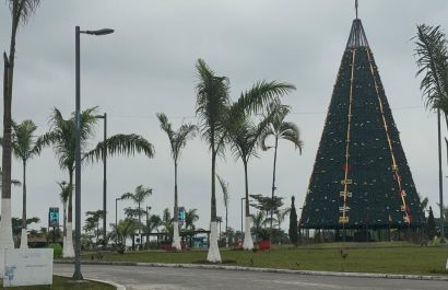 ¿Por qué sigue apagado el árbol navideño más esperado de Santo Domingo