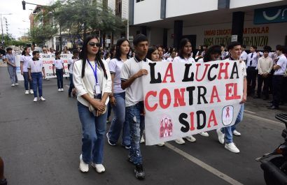 Portoviejo conmemora el Día Internacional contra el VIHSIDA con marcha y mural en memoria de víctimas