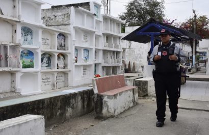 Portoviejo refuerza seguridad y limpieza en cementerios públicos antes del feriado por el Día de Difuntos. (El Diario) Portoviejo refuerza seguridad y limpieza en cementerios públicos antes del feriado por el Día de Difuntos. (El Diario)