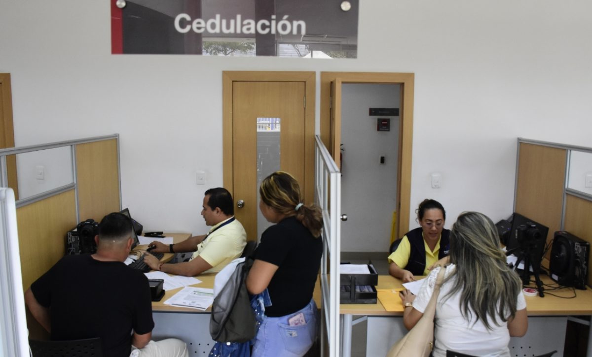 Portoviejo se prepara para jornada extraordinaria de cedulación ante demanda por la consulta popular. (El Diario) Portoviejo se prepara para jornada extraordinaria de cedulación ante demanda por la consulta popular. (El Diario)