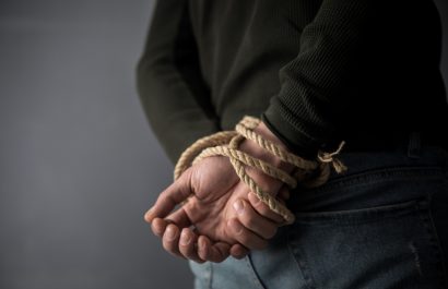 Prisión preventiva para dos sospechosos por secuestro extorsivo de tres jóvenes; fueron liberados en Ambato