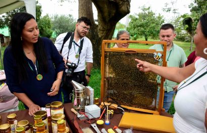 Beneficiarios del proyecto participaron en la feria que se realizó la mañana de este jueves 13 de noviembre.