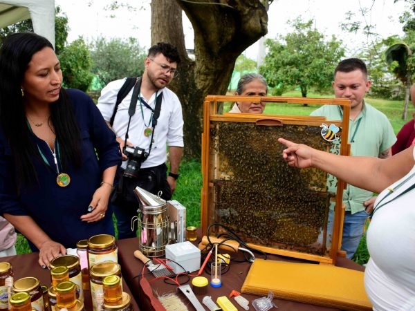 Beneficiarios del proyecto participaron en la feria que se realizó la mañana de este jueves 13 de noviembre.